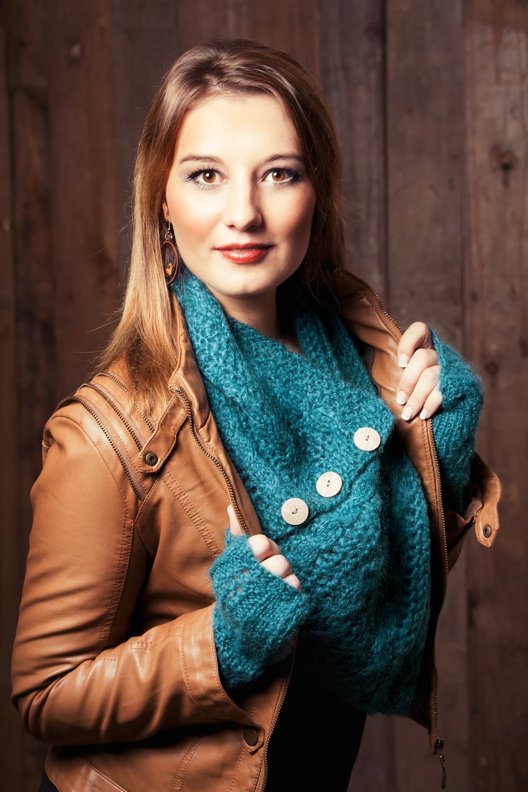 Gloves & V-Scarf